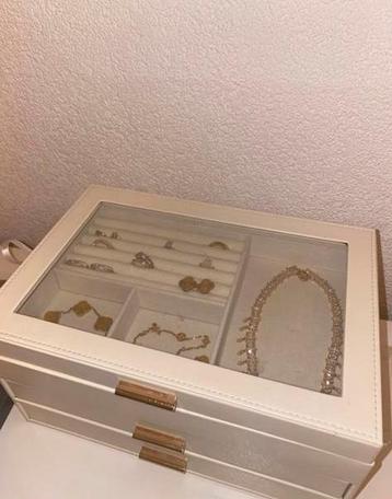 Juwelendoos beschikbaar voor biedingen