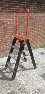 Altrex 4 treden trap, Doe-het-zelf en Verbouw, Ophalen, Zo goed als nieuw, Minder dan 2 meter