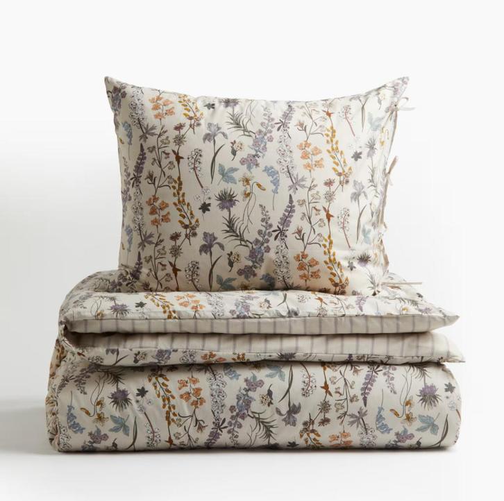 Lichtbeige bloemen H&M dekbedset dekbedovertrek 200x200 cm, Huis en Inrichting, Slaapkamer | Beddengoed, Nieuw, Deken of Dekbed