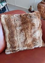 Twee Zachte kussenhoezen, Huis en Inrichting, Woonaccessoires | Kussens, Ophalen of Verzenden, Zo goed als nieuw, Bruin, Vierkant