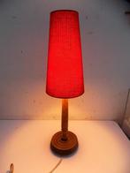 Vintage lampje met houten poot en sixties oranje kap., Huis en Inrichting, Lampen | Tafellampen, Ophalen of Verzenden, Gebruikt