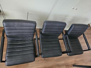 6 kantoorstoelen of eetkamer stoelen beschikbaar voor biedingen