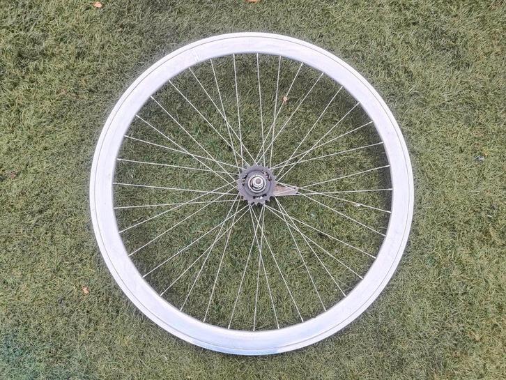 Goed 28inch Veloretti achterwiel met remnaaf, Fietsen en Brommers, Fietsonderdelen, Zo goed als nieuw, Algemeen, Wiel, Ophalen