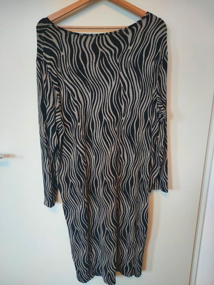 Leuke Masai jurk van wat ruwere stof , maat XXL, Kleding | Dames, Jurken, Zo goed als nieuw, Maat 46/48 (XL) of groter, Zwart