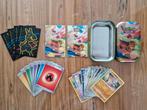 Bewaarblikje gevuld met 20 Pokemon kaarten, Ophalen of Verzenden, Zo goed als nieuw, Meerdere kaarten, Foil