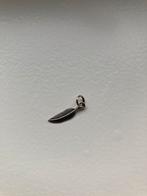Hangertje / bedeltje van zilver 925 ‘Veertje’, Nieuw, Ophalen of Verzenden, Zilver, Overige kleuren