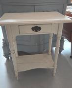 Brocante stevig oud Frans stevig houten tafeltje met lade en, Ophalen