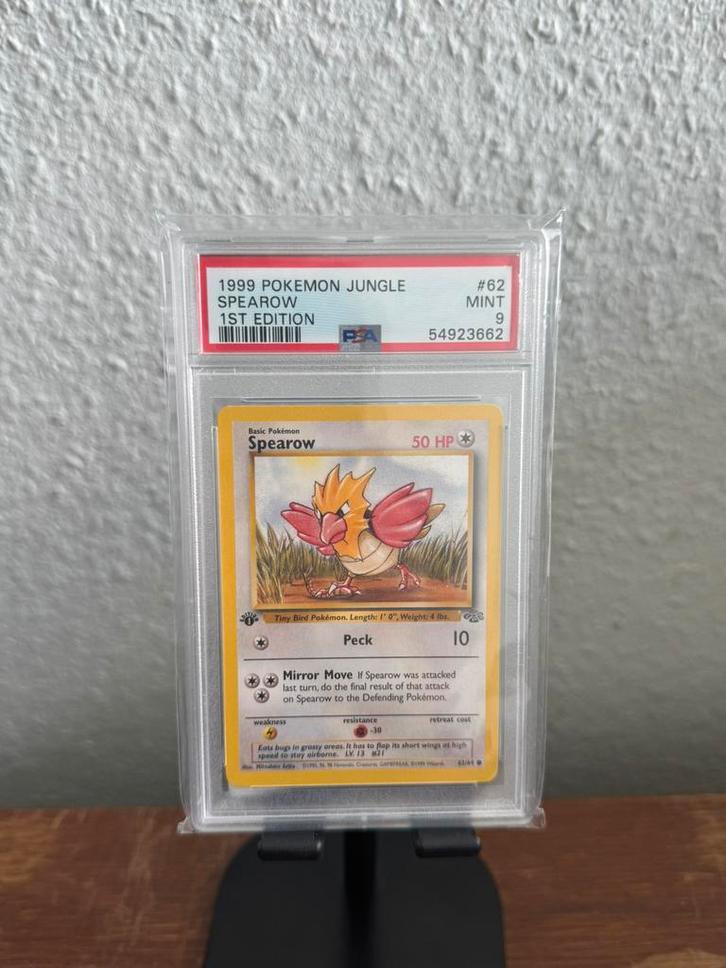Spearow PSA 9 first edition Jungle, Hobby en Vrije tijd, Verzamelkaartspellen | Pokémon, Zo goed als nieuw, Losse kaart, Ophalen of Verzenden