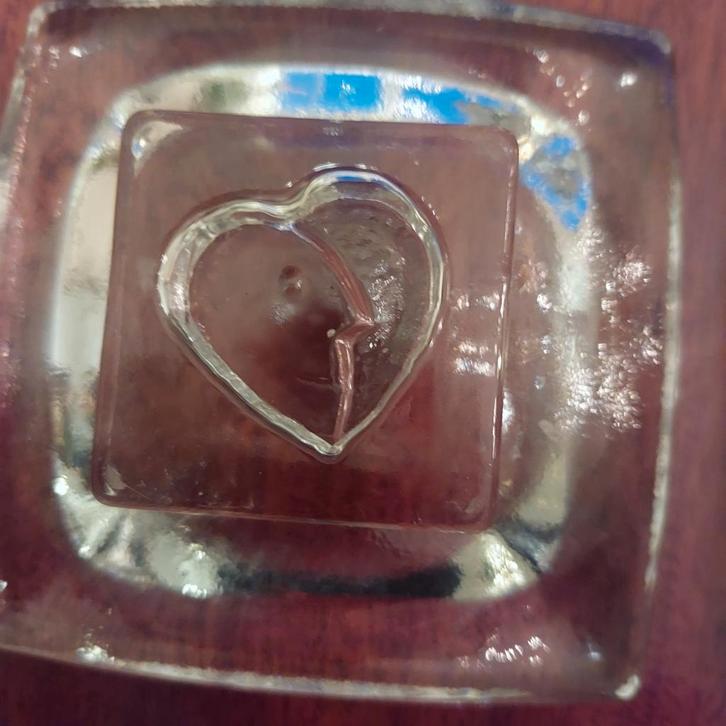 Kosta Boda Bertil Vallien Zaterdag Schaal, Antiek en Kunst, Antiek | Glas en Kristal, Ophalen of Verzenden