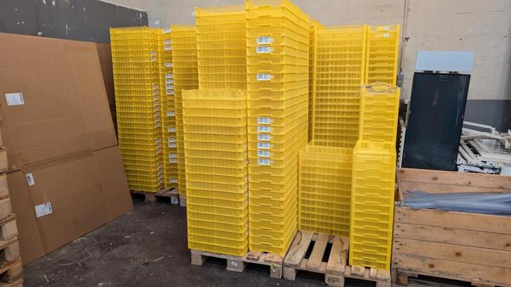 Grote partij plastic kratten - 2 en 3 vaks - ook p/s tekoop, Hobby en Vrije tijd, Overige Hobby en Vrije tijd, Nieuw, Ophalen