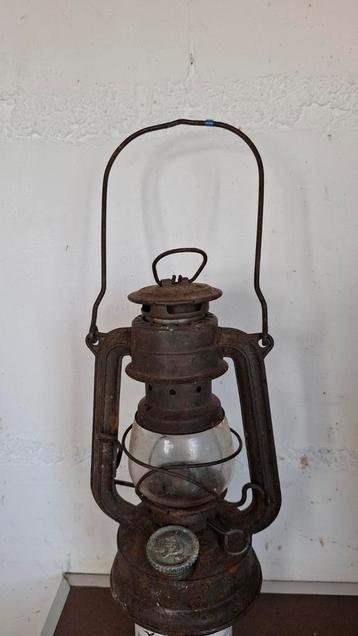 Oude olielamp / petroleumlamp beschikbaar voor biedingen