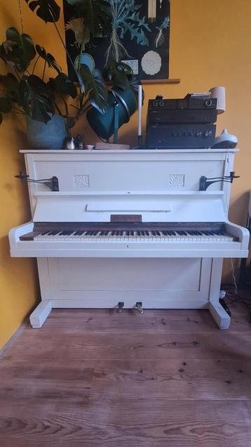 Piano, fijn exemplaar! beschikbaar voor biedingen