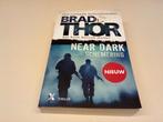 brad thor /// near dark ///, Boeken, Ophalen of Verzenden, Zo goed als nieuw, Brad thor