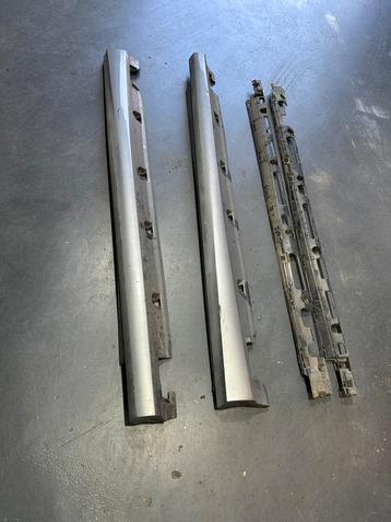 ML-KLASSE W 166 AMG DORPEL SIDESKIRT LINKS EN RECHTS beschikbaar voor biedingen