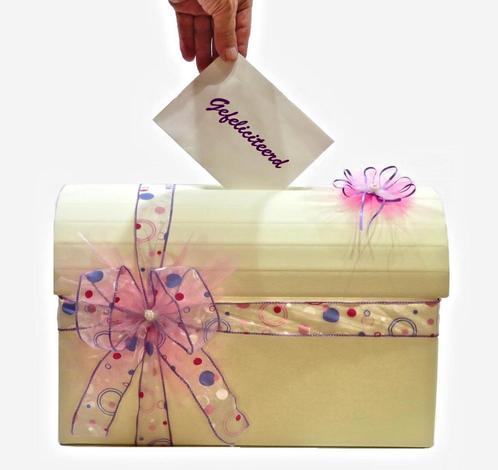 Prachtige crème enveloppendoos versiert met een grote strik., Hobby en Vrije tijd, Feestartikelen, Nieuw, Feestartikel, Geboorte of Huwelijk