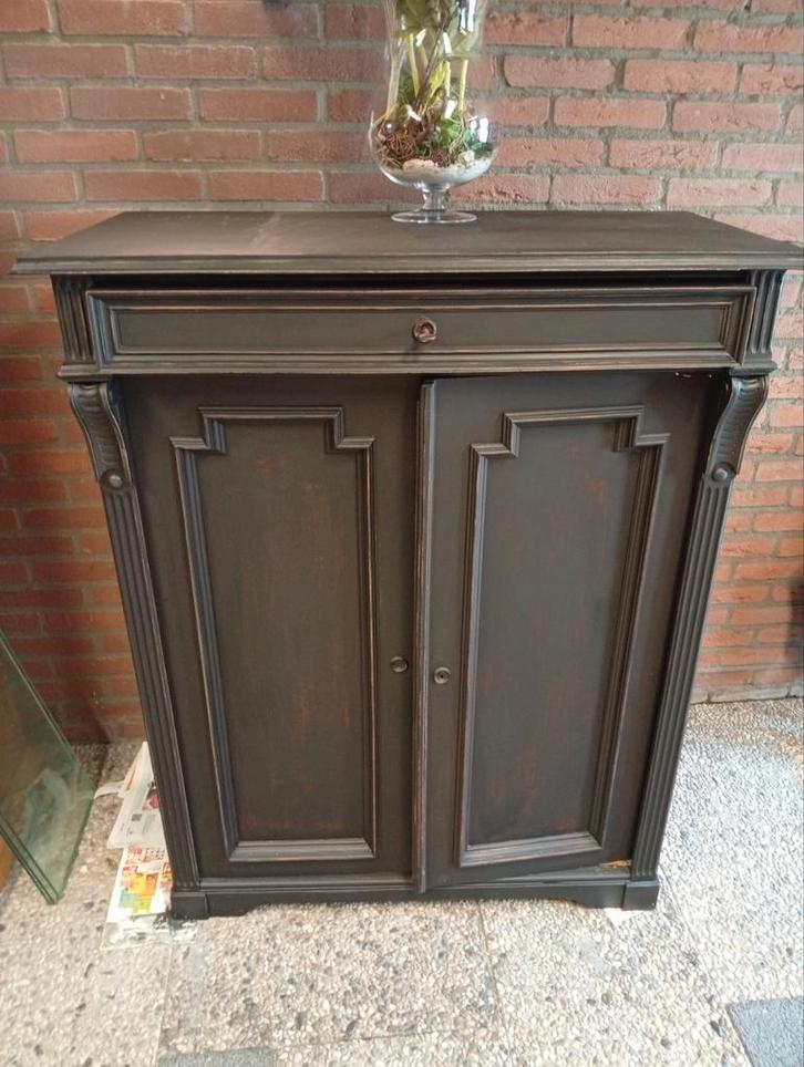 Stoere antiek/landelijke mat zwarte meidenkast, Antiek en Kunst, Antiek | Meubels | Kasten, Ophalen