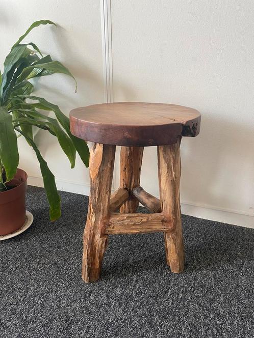 Handgemaakt houten krukje / bijzettafel – boho stijl – uniek, Antiek en Kunst, Antiek | Meubels | Tafels, Ophalen of Verzenden