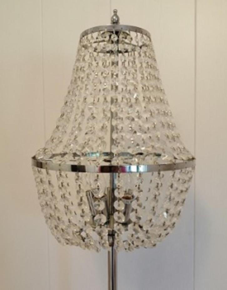 Aparte design vloerlamp met een kristallen kroonluchter, Huis en Inrichting, Lampen | Vloerlampen, Zo goed als nieuw, 150 tot 200 cm