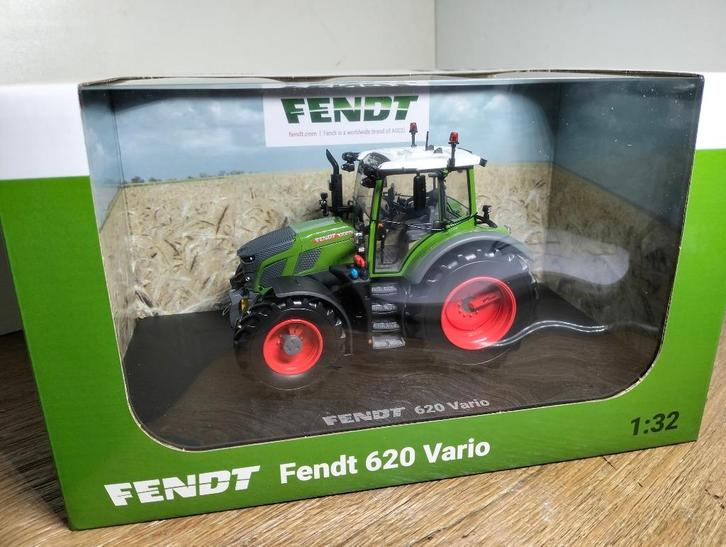 Te koop UH Fendt 620 Vario., Hobby en Vrije tijd, Modelauto's | 1:32, Nieuw, Tractor of Landbouw, Universal Hobbies, Ophalen of Verzenden