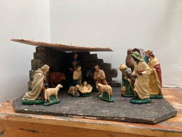 Antieke kerststal met mooie beelden beschikbaar voor biedingen