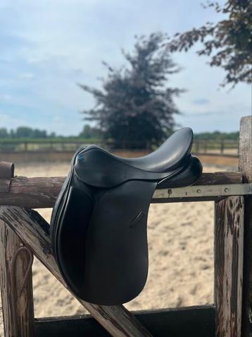 Veelzijdigheids zadel euro riding 17,5 inch beschikbaar voor biedingen