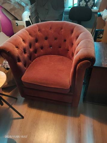 Gratis stoel, heeft een missende knoop. Zie foto