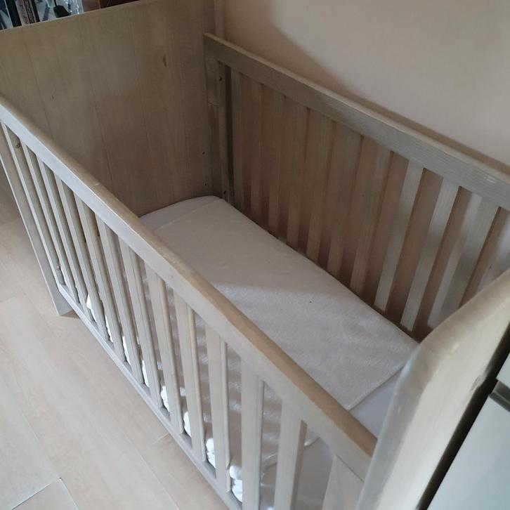 Babybedje, matras en aerosleep ondermatras te koop, Kinderen en Baby's, Babywiegjes en Ledikanten, Zo goed als nieuw, Ledikant