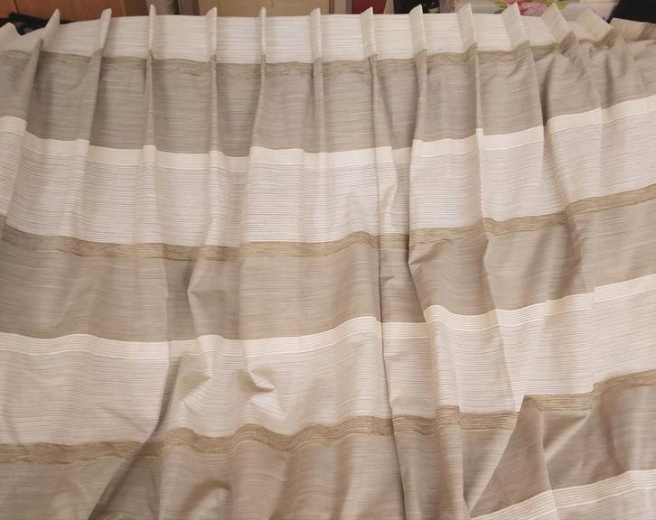 1 Beige grijs gordijn van 235 cm hoog en 265 cm breed, Huis en Inrichting, Stoffering | Gordijnen en Lamellen, Zo goed als nieuw