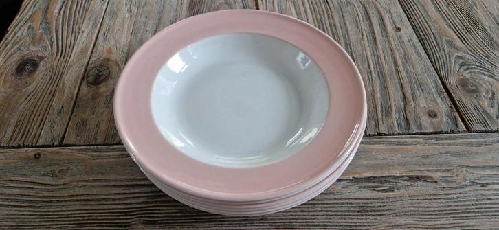 6 diepe borden pastel roze van Boch la Louviere, Antiek en Kunst, Antiek | Servies los, Ophalen of Verzenden