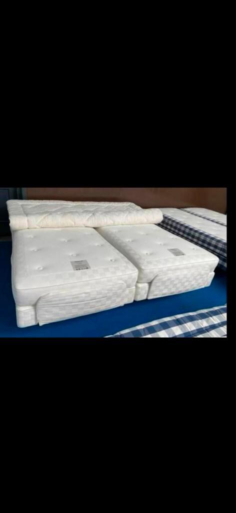 Hastens Elektrische Boxspring 210x220  2x Medıum, Antiek en Kunst, Antiek | Meubels | Stoelen en Banken, Ophalen