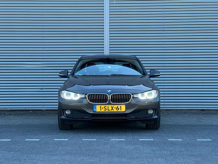 BMW 3-Serie 1.6 320I 125KW EDE 2013 Bruin, Auto's, BMW, Particulier, 3-Serie, Benzine, A, Sedan, Handgeschakeld, Origineel Nederlands