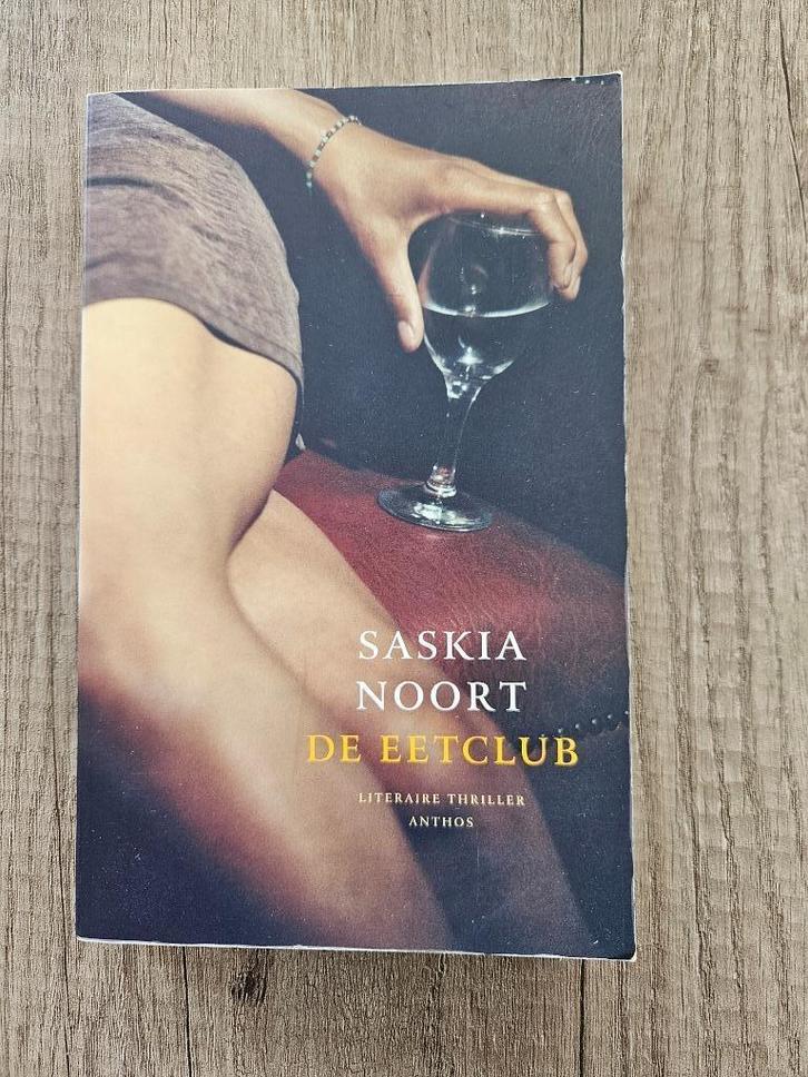 boek De Eetclub van Saskia Noort, Boeken, Thrillers, Zo goed als nieuw, Nederland, Ophalen of Verzenden