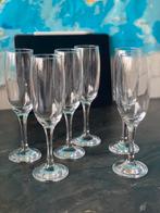 Zes mooie champagne glazen in nieuw staat 21 cm hoog, Ophalen of Verzenden, Zo goed als nieuw, Bierglas