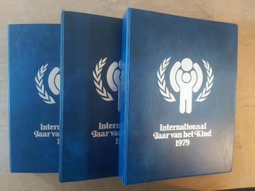 Verzameling  FDC's Int'l Jaar van het Kind in 3 albums beschikbaar voor biedingen