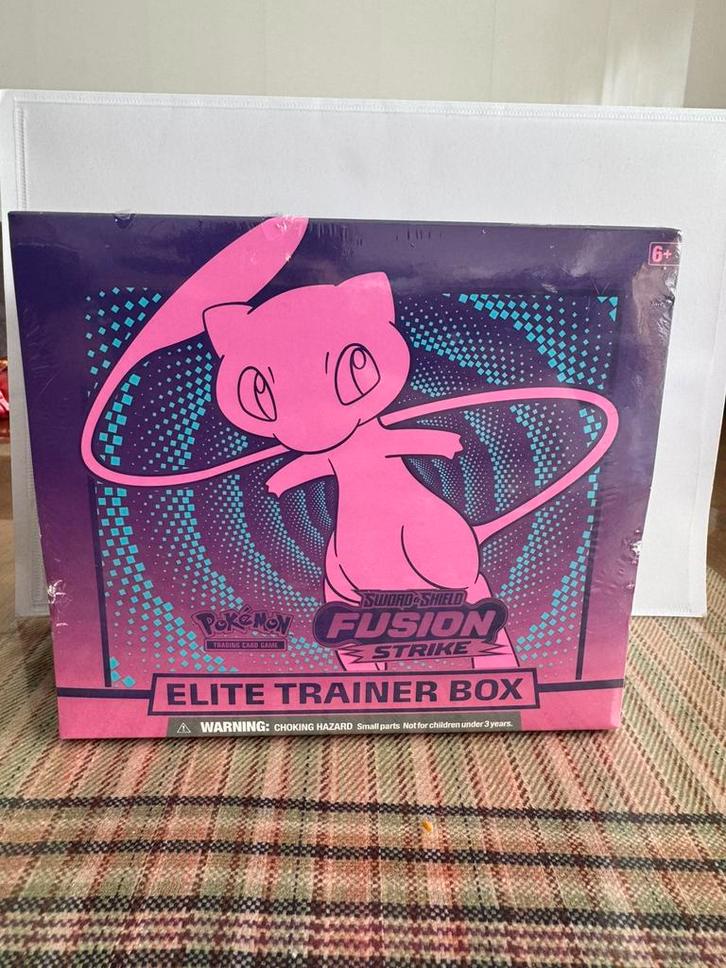 Elite trainer box sword&shield, Hobby en Vrije tijd, Verzamelkaartspellen | Pokémon, Nieuw, Ophalen of Verzenden