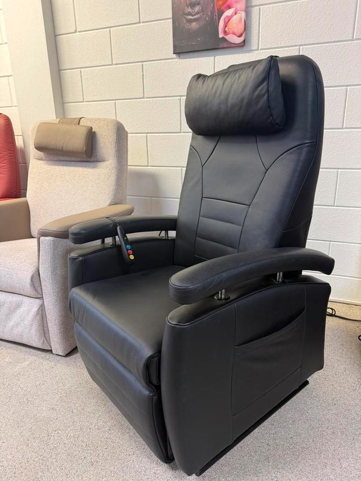 5 maanden oud  Fitform sta op relax stoel leer 3 motoren, Huis en Inrichting, Fauteuils, Zo goed als nieuw, Leer, Ophalen of Verzenden