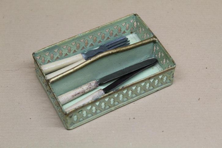 (50) Lief klein blikken bestekbakje voor fornuisje keukentje, Antiek en Kunst, Antiek | Speelgoed, Ophalen of Verzenden