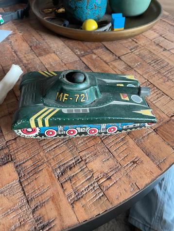 Vintage MF-721 Speelgoed Tank beschikbaar voor biedingen