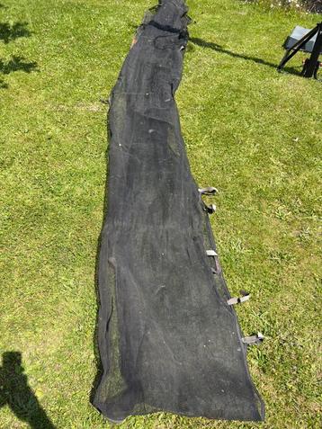 Veiligheidsnet onderlangs trampoline beschikbaar voor biedingen