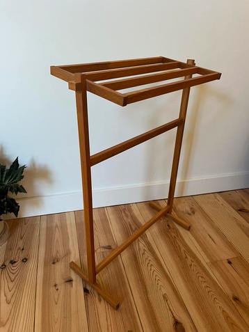 Mooie vintage design houten droogrek beschikbaar voor biedingen