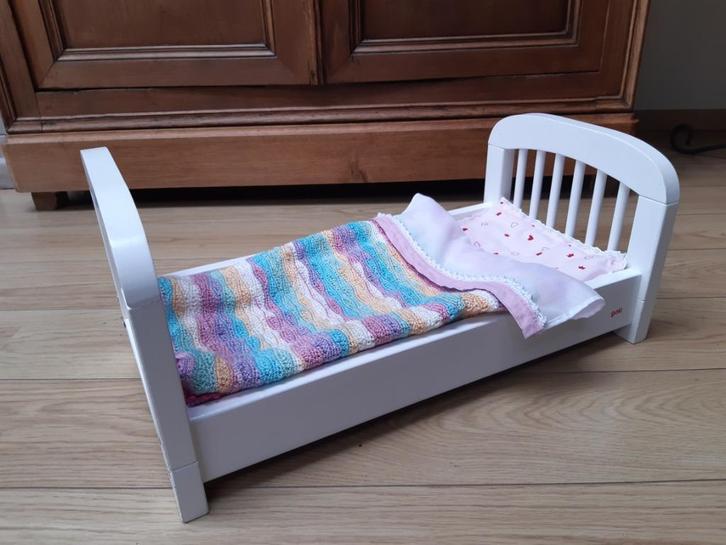 Poppenbedje met zelfgemaakt beddengoed, Kinderen en Baby's, Speelgoed | Poppen, Gebruikt, Overige typen, Ophalen