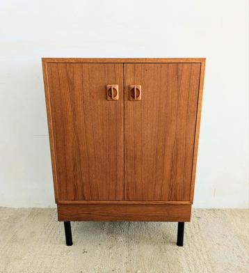 Vintage teak kastje midcentury uit Denemarken  beschikbaar voor biedingen