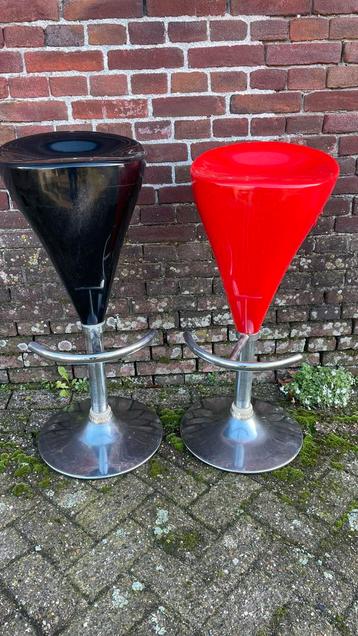 Gratis Stijlvolle barkrukken set beschikbaar voor biedingen