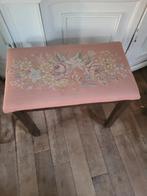 Hoge vintage piano kruk met hand geborduurde zitting, Huis en Inrichting, Krukjes, Ophalen, Heikant 21 Kaatsheuvel, Belle Vieille Brocante