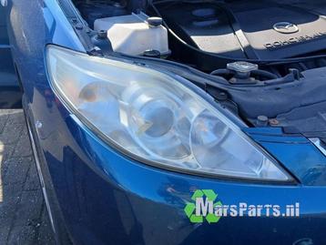 Koplamp rechts van een Mazda 5. beschikbaar voor biedingen