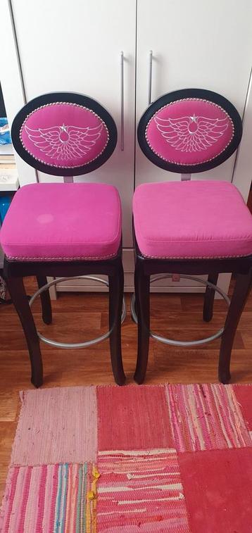 Twee prachtige barkrukken van Kare Design. Ze hebben wat geb beschikbaar voor biedingen