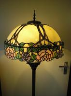 Prachtige Tiffany vloerlamp met mooie kleurige kap, Ophalen, Zo goed als nieuw, Glas, 150 tot 200 cm