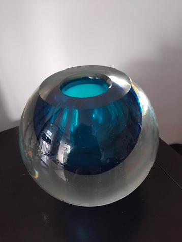 Blauw Glas Object / Vaas beschikbaar voor biedingen