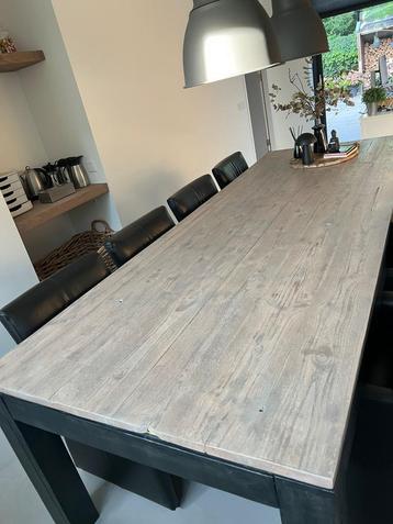 Mooie grote teak eettafel met GRATIS teak loungebank beschikbaar voor biedingen