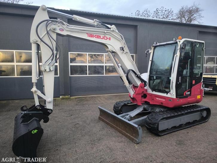 TAKEUCHI TB260, Zakelijke goederen, Machines en Bouw | Kranen en Graafmachines, Graafmachine, Ophalen of Verzenden